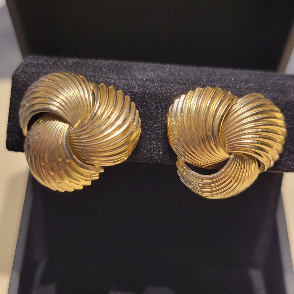 Krementz 14kyg Overlay Earrings